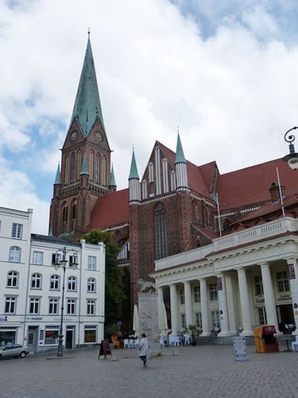 Marktplatz-Schlatermarkt in Schwerin